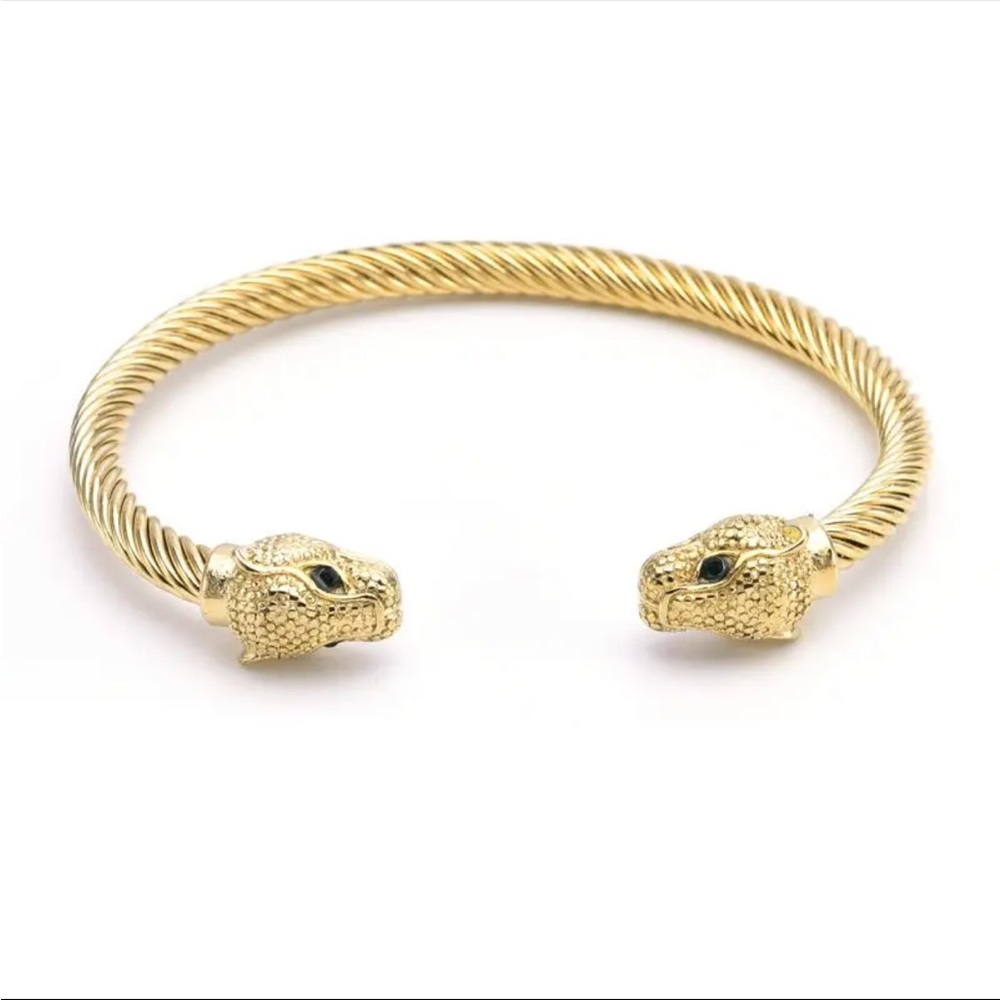 Panthère cuff bracelet reminds me of Cart!er 🖤🐆